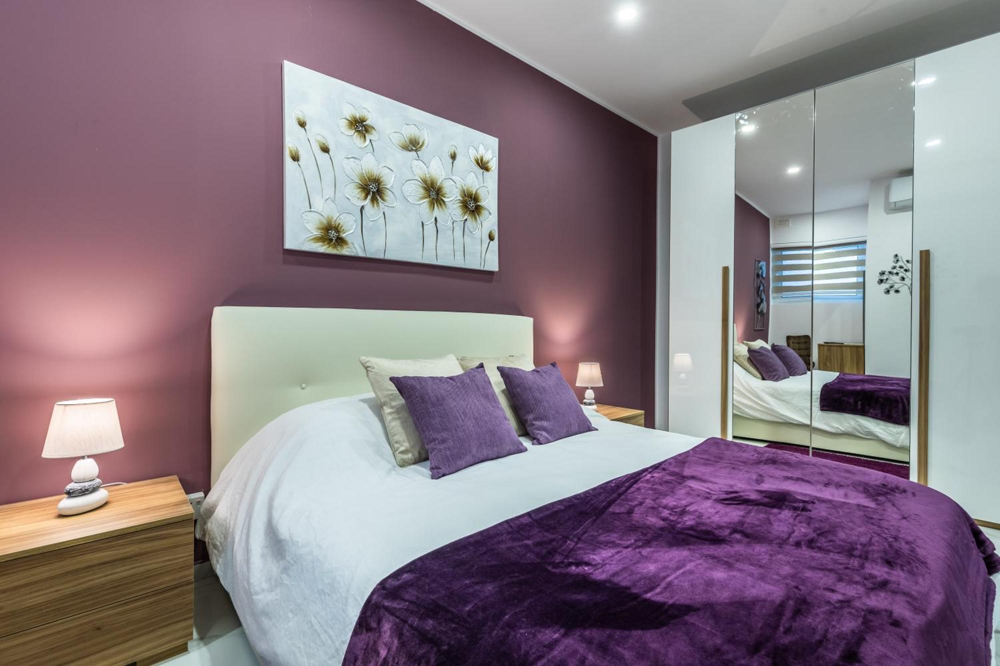 Urban Downtown Den In St Julians *
