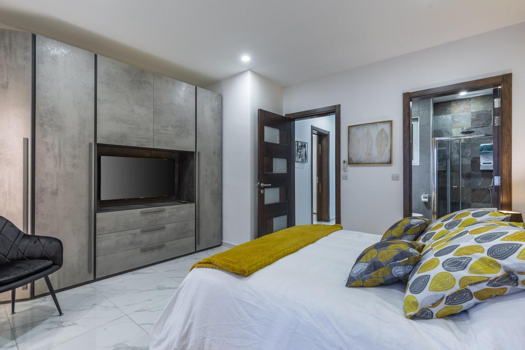 Apartment Urban Downtown Den In St Julians