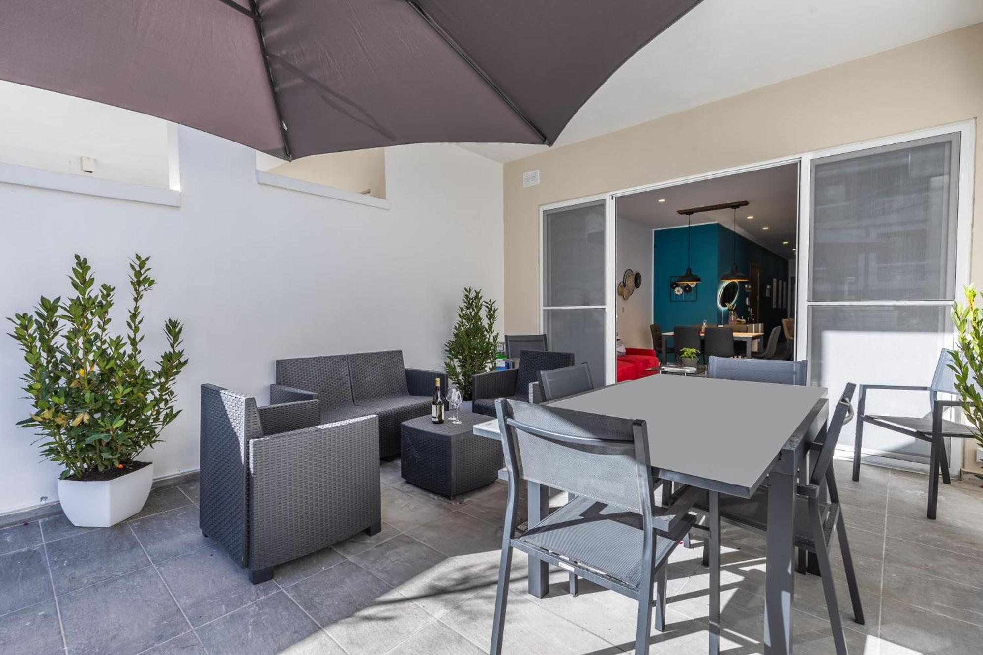 Urban Downtown Den In St Julians Apartment *